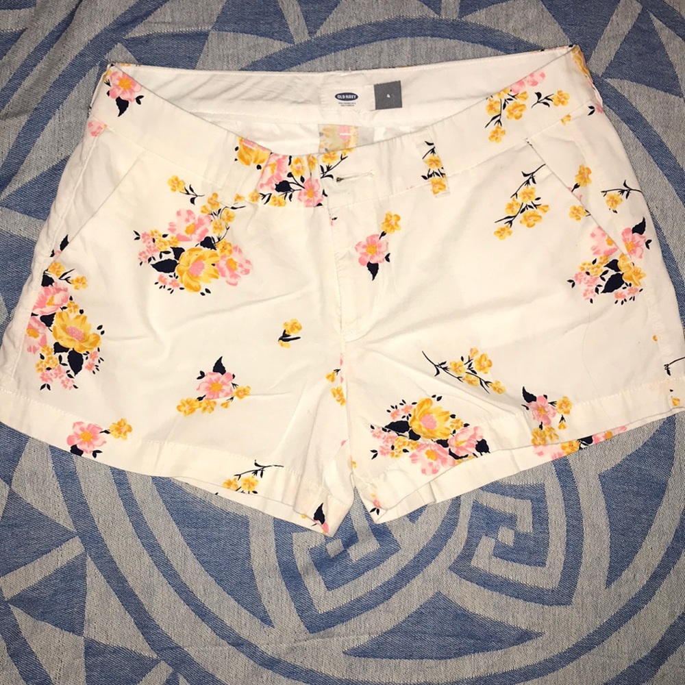 🌸Old Navy Floral Shorts